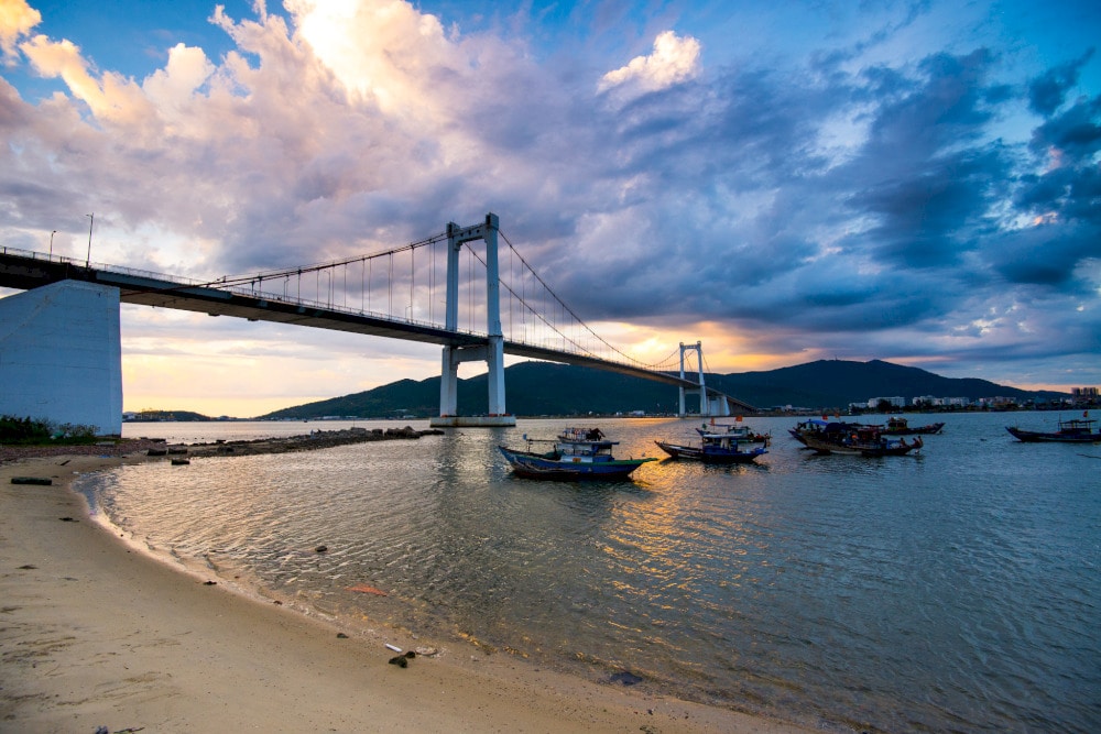 The awe-inspiring beauty of Thuan Phuoc Bridge
